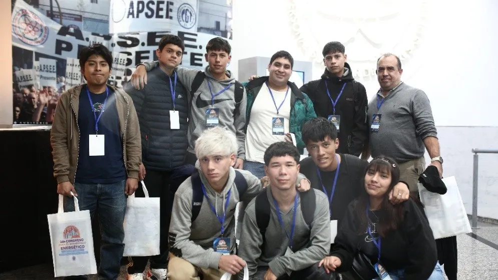 Industria, soberanía y servicios públicos: los ejes del Congreso Energético del IAETES que abrazó la lucha en Tierra del Fuego